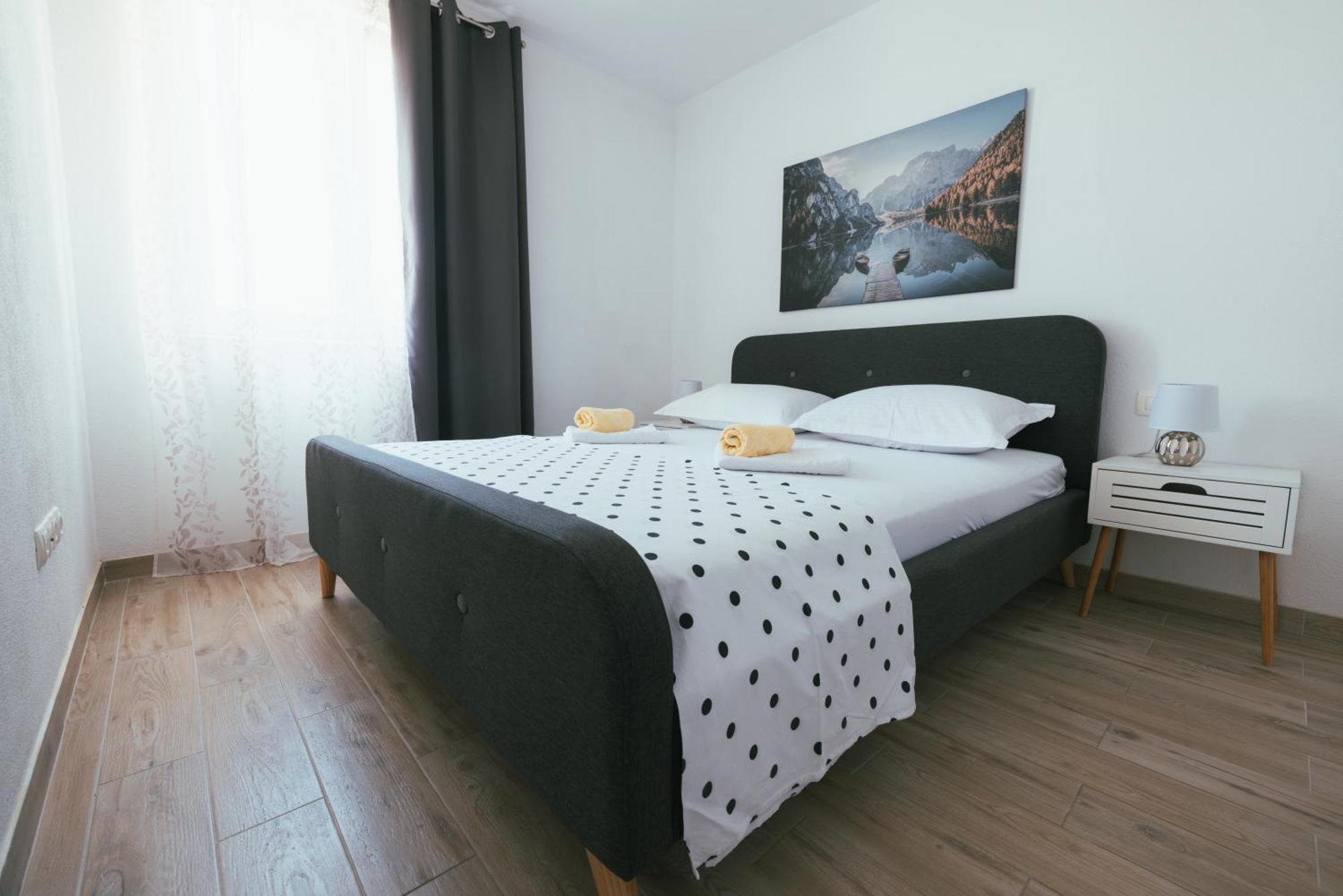 Apartments Marusic Makarska Room photo