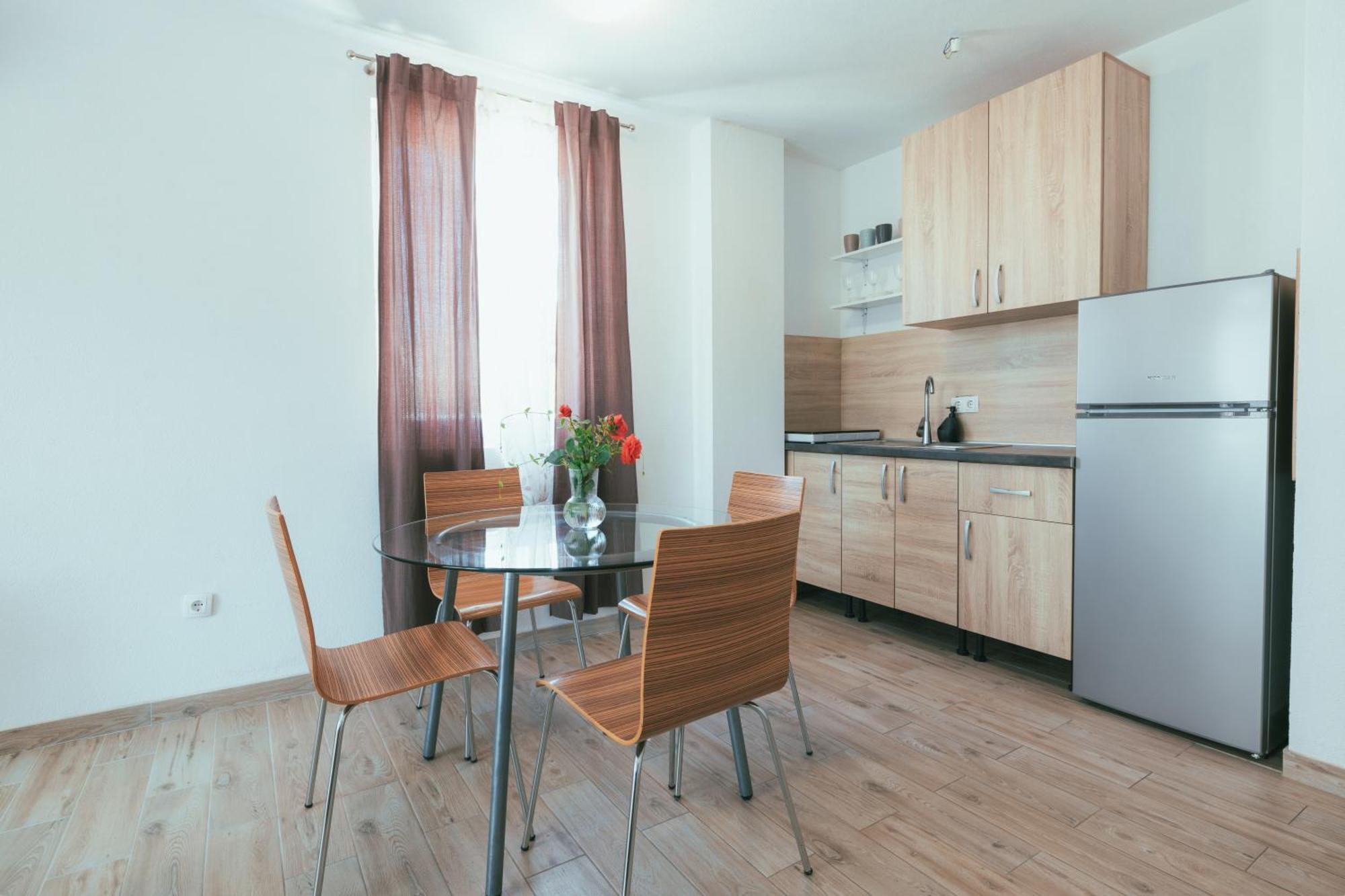 Apartments Marusic Makarska Room photo